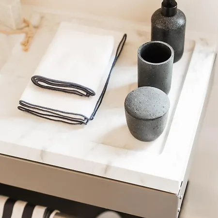 Lou Broustaricq 상기네