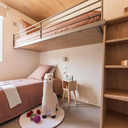 Lou Broustaricq 4* 상기네