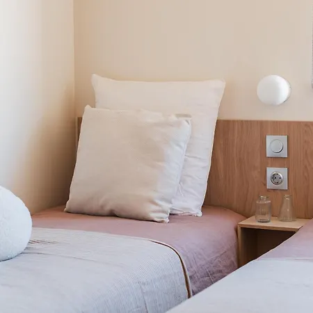 Lou Broustaricq 캠프장 4*