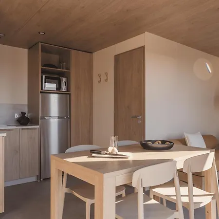 Lou Broustaricq 캠프장 상기네